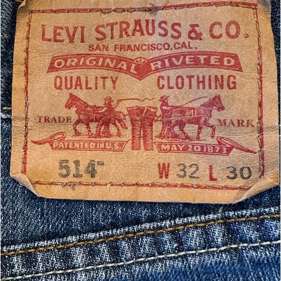 Levi’s 514 Slim Straight Jeans with Distressing in a size 32 x 30 in 100% cotton - Picture 3 of 8